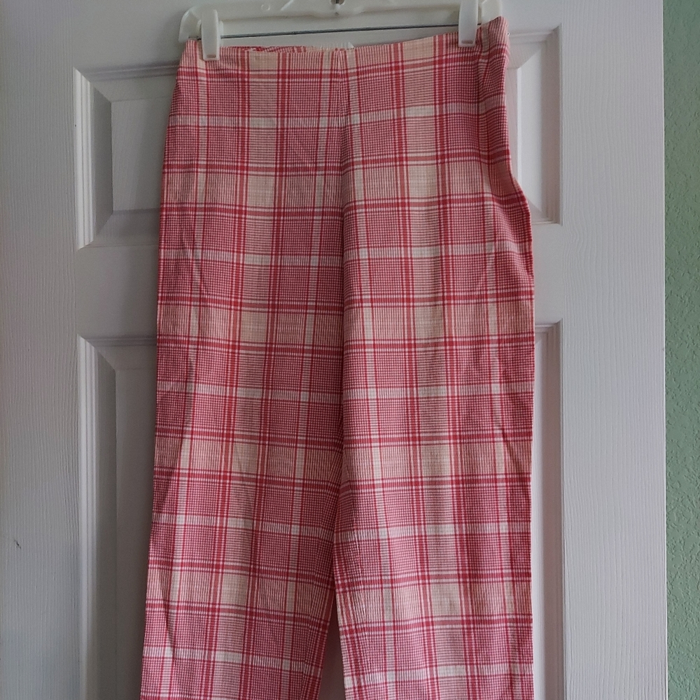 Pink/rose plaid classic capris
